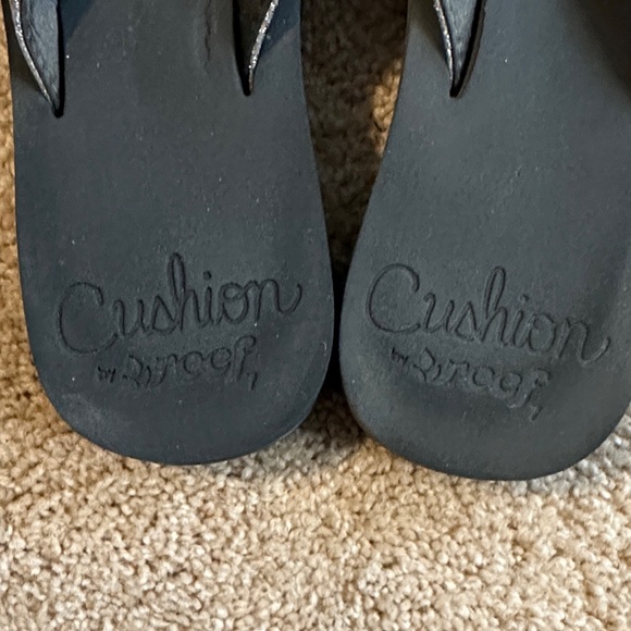 Reef Black Women's Sandals - Picture 2 of 4